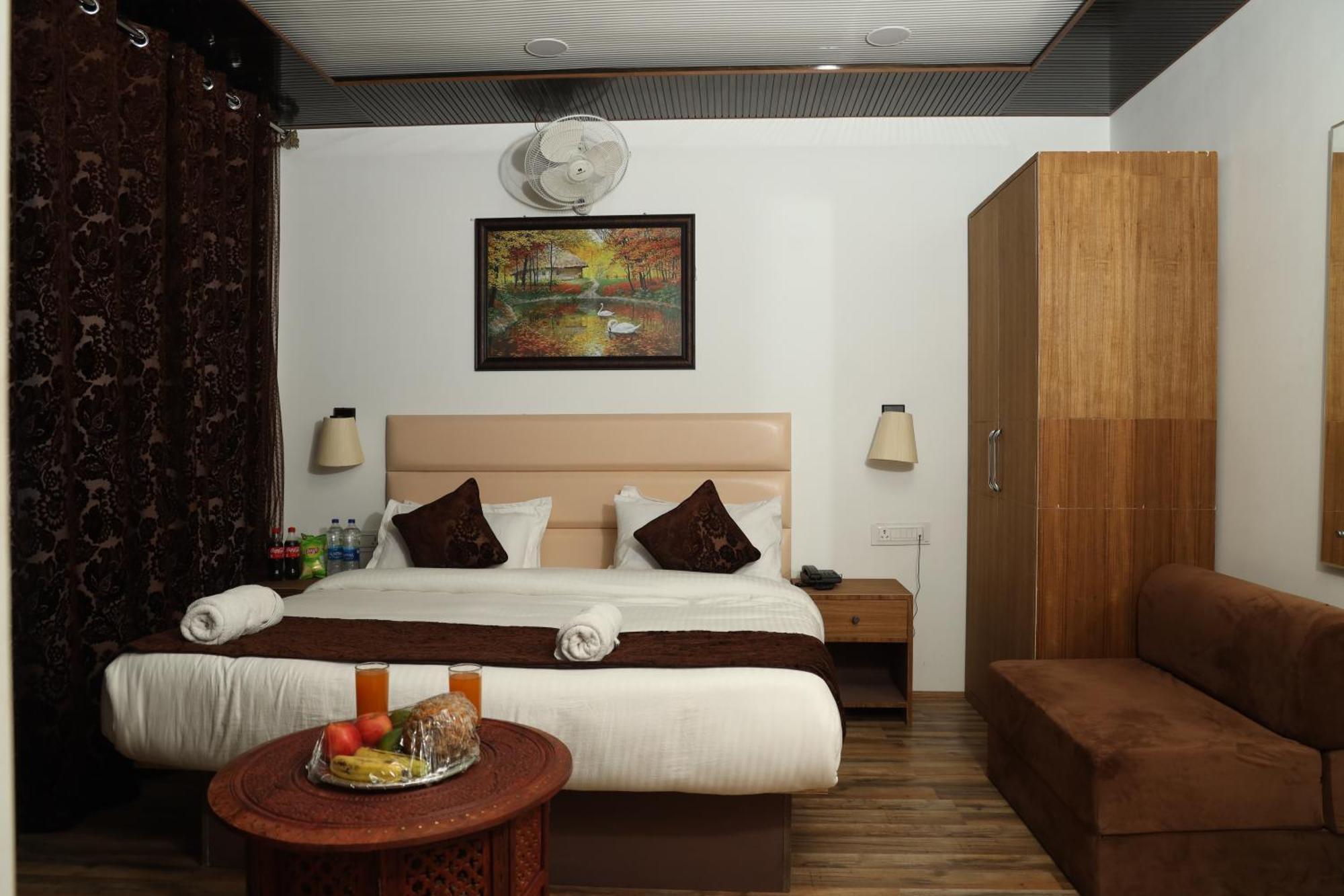 Mountain Orchard Retreat Pahalgam Hotel ภายนอก รูปภาพ