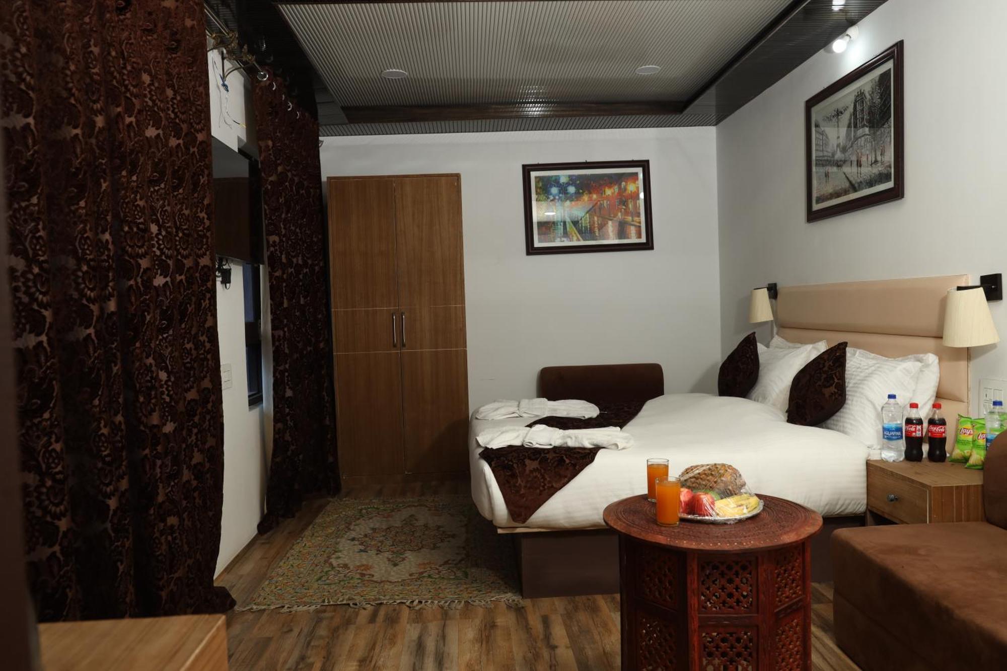 Mountain Orchard Retreat Pahalgam Hotel ภายนอก รูปภาพ