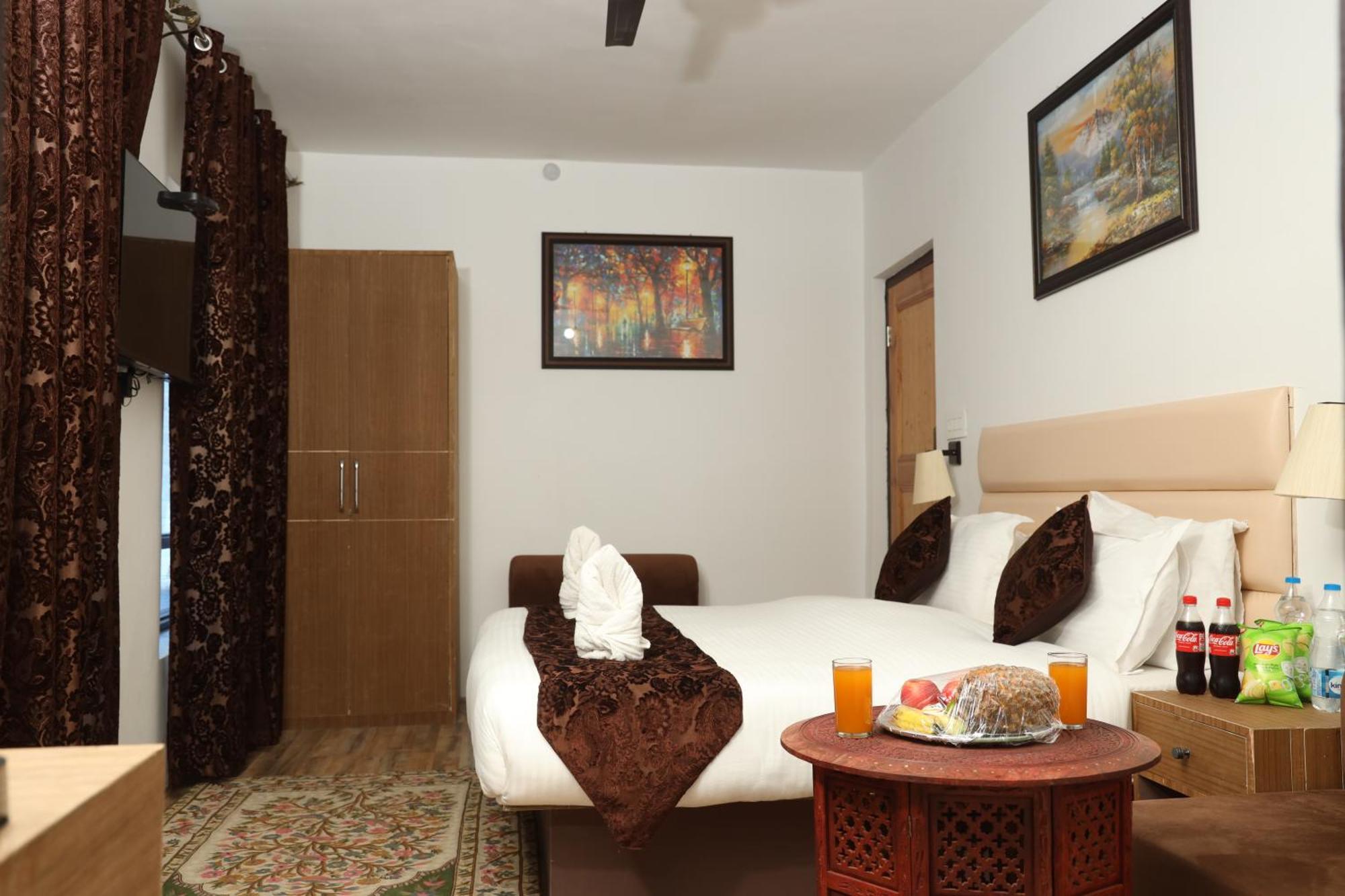 Mountain Orchard Retreat Pahalgam Hotel ภายนอก รูปภาพ